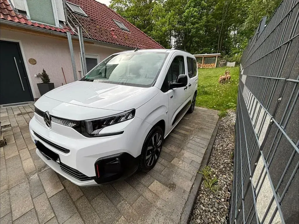 Used Citroën Berlingo 131 HP (96 kW) 2025 White Minivan