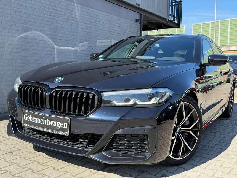Carbonschwarz metallic Gebraucht 2021 BMW 530 M Sport Kombi | 27.900 € (Superpreis) - Bild 1/4