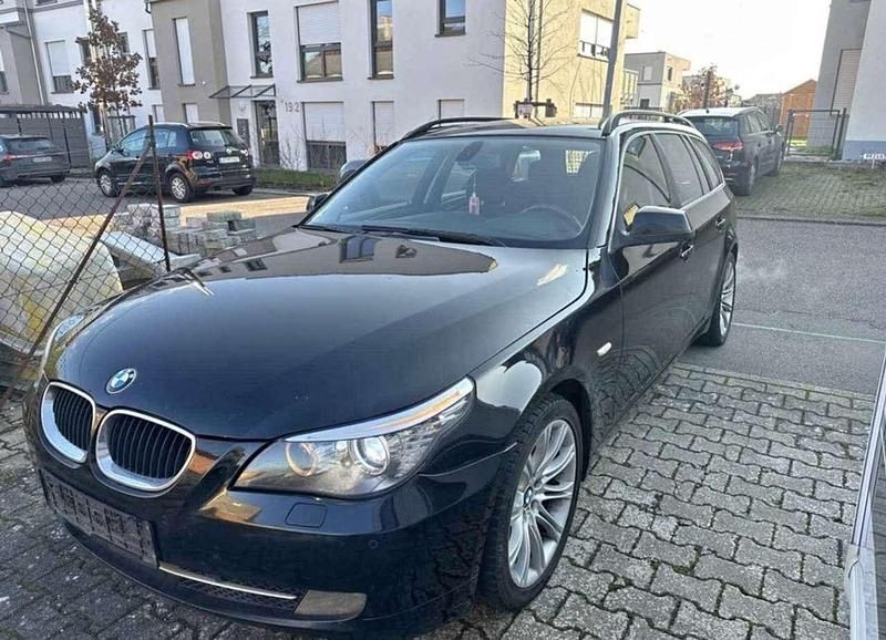 Schwarz Gebraucht 2006 BMW 520 Kombi | 8.999 € - Bild 1/4