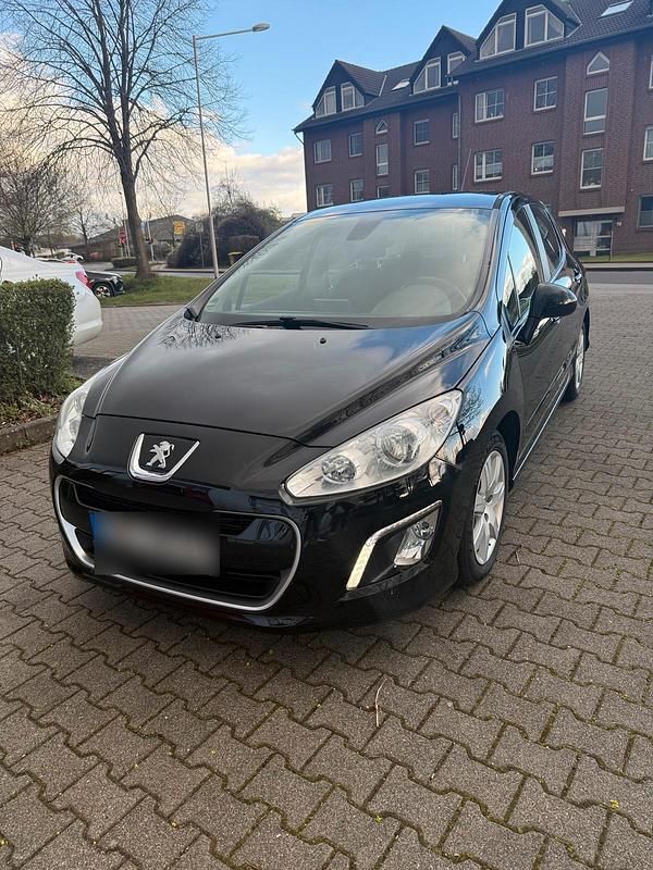 Gebraucht Peugeot 308 109 PS (80 kW) 2011 Schwarz Limousine