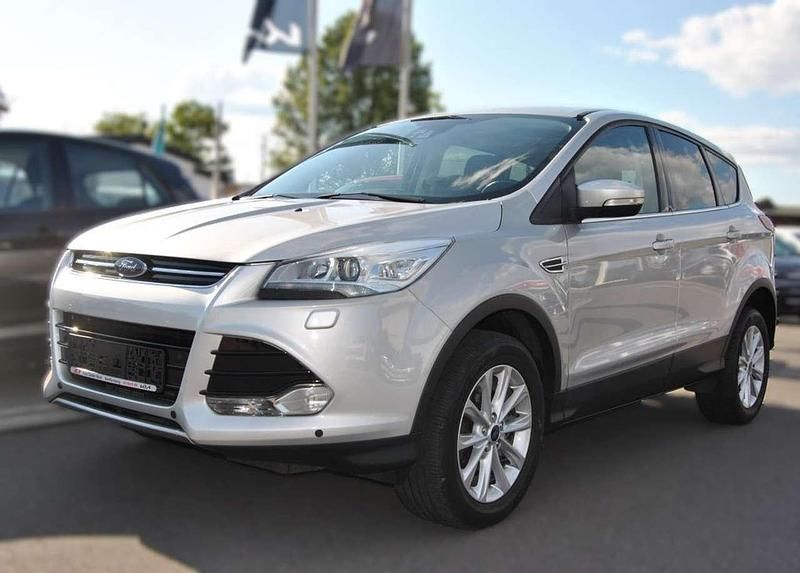 Polarsilber metallic Gebraucht 2015 Ford Kuga Titanium SUV | 12.390 € (Fairer Preis) - Bild 1/4