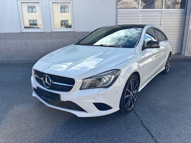 Weiß Gebraucht 2015 Mercedes CLA200 Shooting Brake Kombi | 14.790 € (Fairer Preis) - Bild 1/4