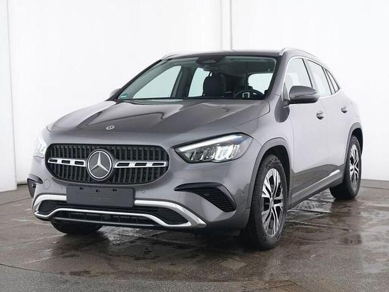 Gebraucht Mercedes GLA200 Progressive 150 PS (110 kW) 2024 Mountaingrau  met. (metallic) SUV