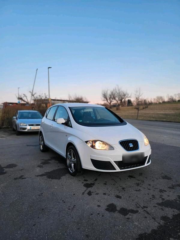 Gebraucht Seat Altea 105 PS (77 kW) 2010 Weiß Limousine
