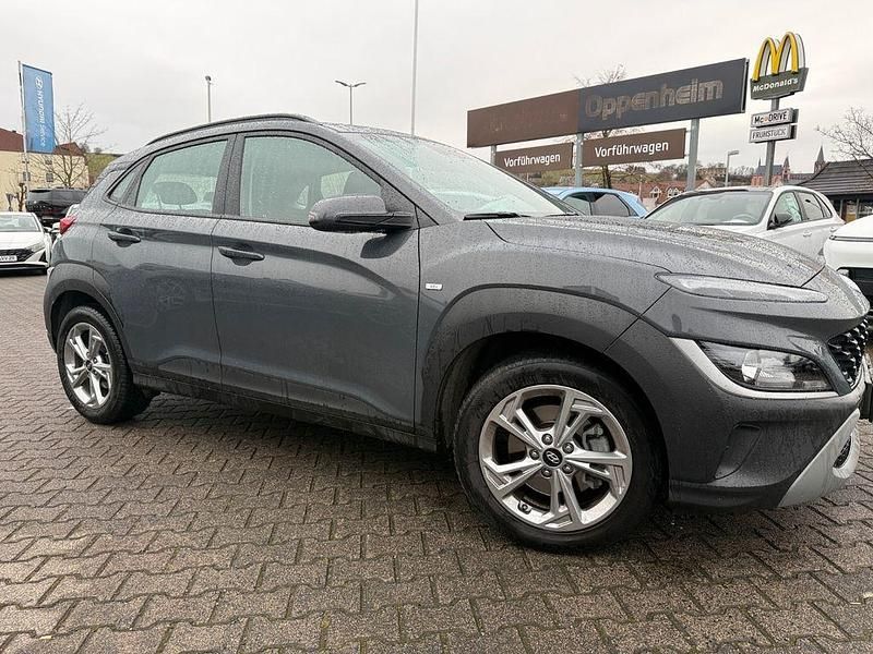 Gebraucht Hyundai Kona Trend 120 PS (88 kW) 2023 Grau SUV
