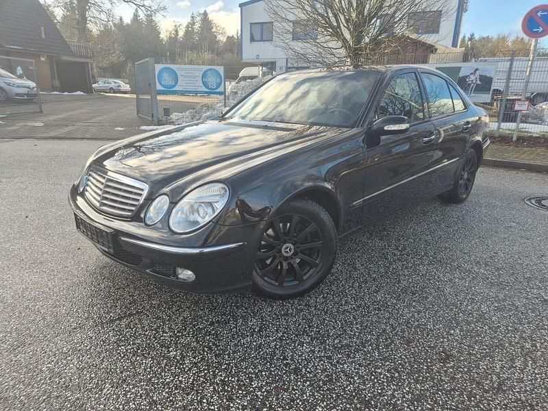 Schwarz Gebraucht 2003 Mercedes E220 Limousine | 3.999 € (Fairer Preis) - Bild 1/4