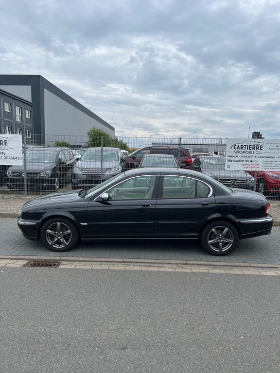 Schwarz Gebraucht 2006 Jaguar X-type Executive Limousine | 2.999 € - Bild 1/4