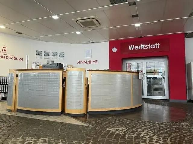 Silber Gebraucht 2016 VW Sharan Comfortline Van / Kleinbus | 19.699 € (Etwas zu teuer) - Bild 1/2