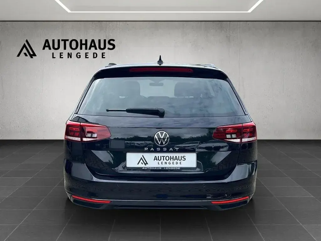 Gebraucht VW Passat 150 PS (110 kW) 2023 Schwarz Kombi