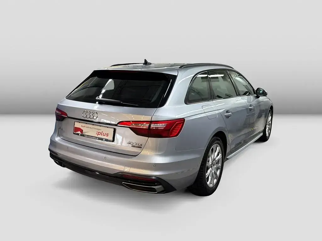 Używany Audi A4 Ambiente 204 KM (150 kW) 2022 Srebrny Kombi