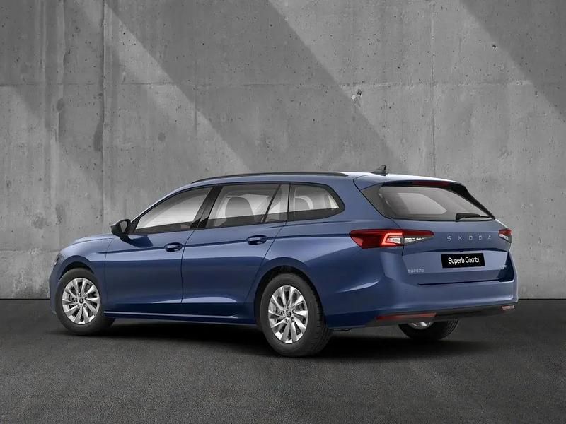 Neu Skoda Superb Essence 150 PS (110 kW) 2025 Blau Kombi