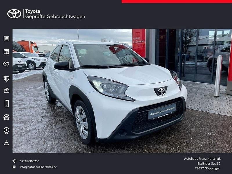 Weiß Gebraucht 2022 Toyota Aygo X X-play SUV | 13.490 € (Fairer Preis) - Bild 1/4