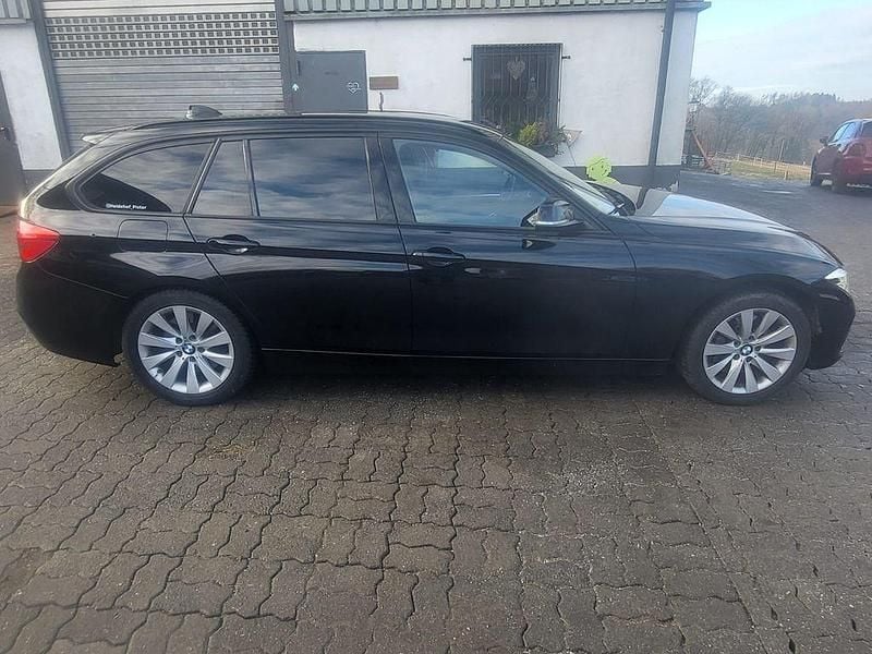 Schwarz Gebraucht 2018 BMW 335 Advantage Kombi | 20.700 € (Guter Preis) - Bild 1/3