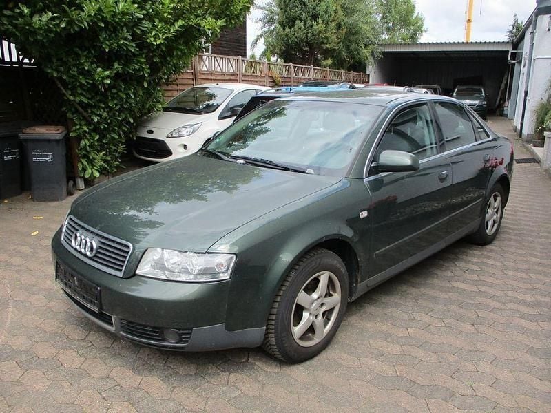 Grün Gebraucht 2002 Audi A4 Limousine | 750 € (Superpreis) - Bild 1/4
