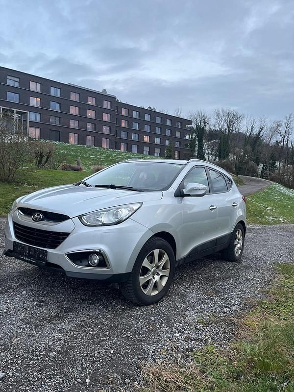 Silber Gebraucht 2011 Hyundai ix35 SUV | 7.900 € - Bild 1/4