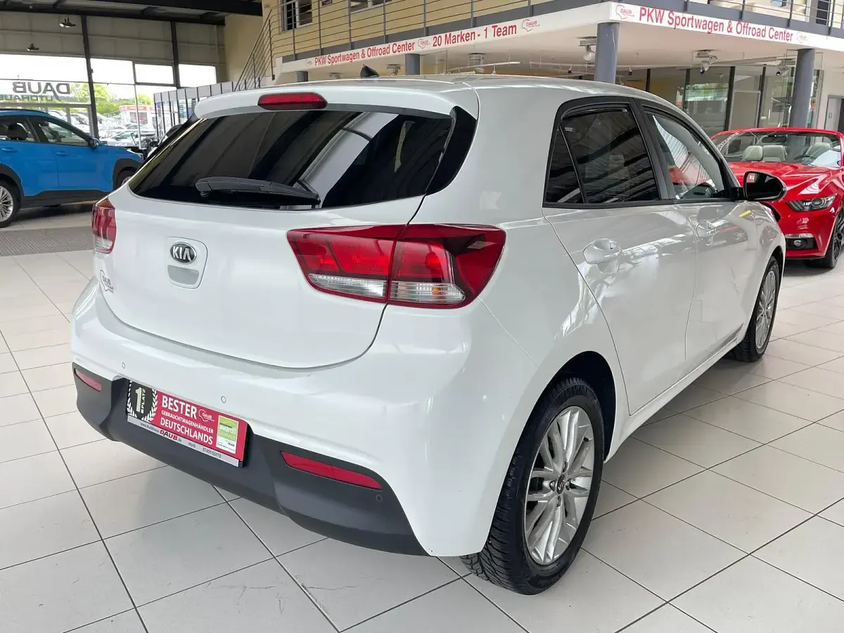 Gebraucht Kia Rio DREAM-TEAM Edition 84 PS (61 kW) 2017 (ud) schneeweiss Limousine