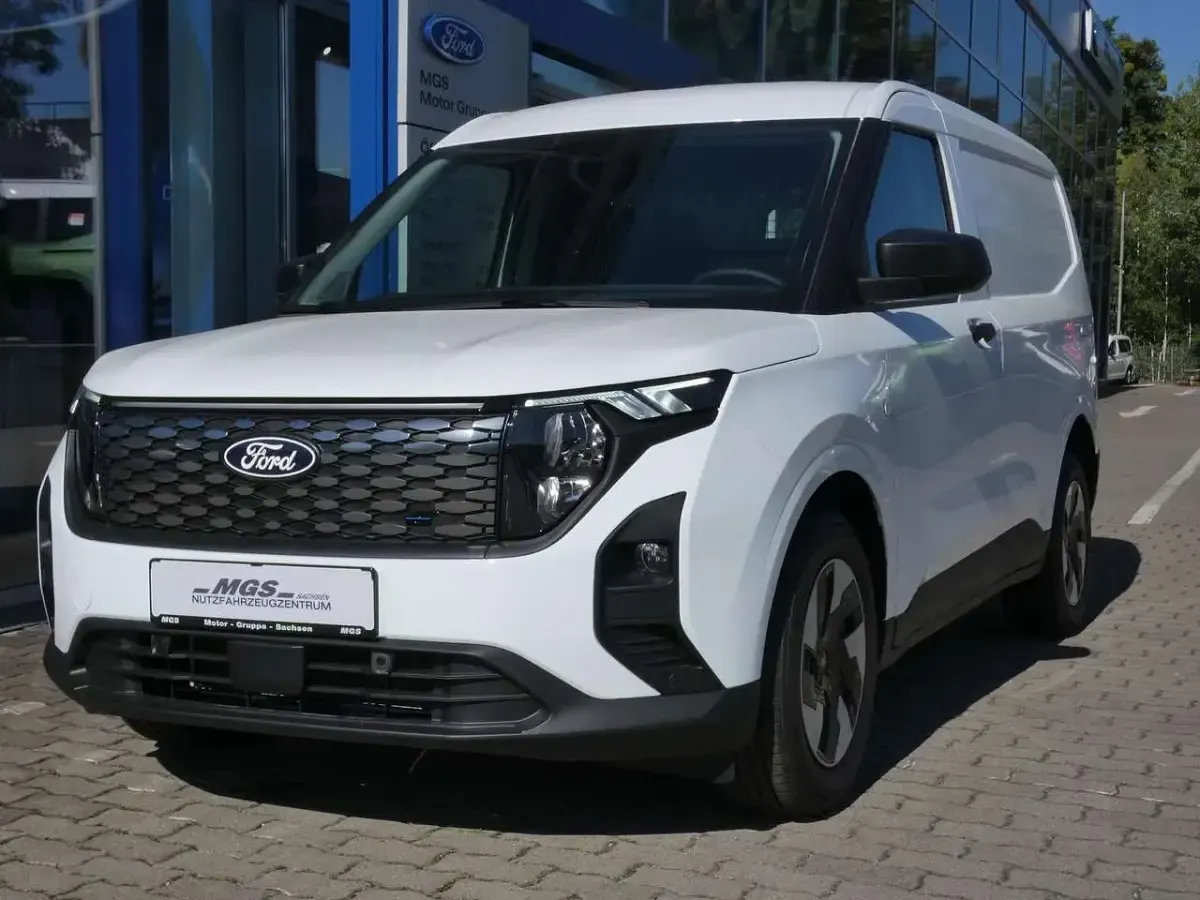Neu Ford E-Transit 100 kW (136 PS) 2025 Frozen white Van