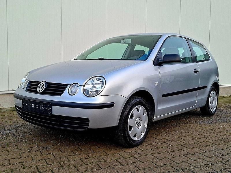Silber Gebraucht 2003 VW Polo Limousine | 2.799 € (Etwas zu teuer) - Bild 1/4