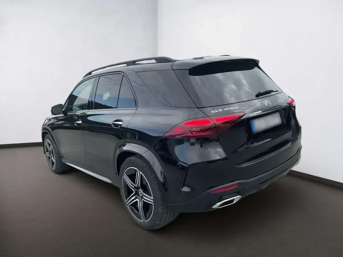 Gebraucht Mercedes GLE450 AMG 367 PS (269 kW) 2026 Metalliclack obsidianschwarz SUV