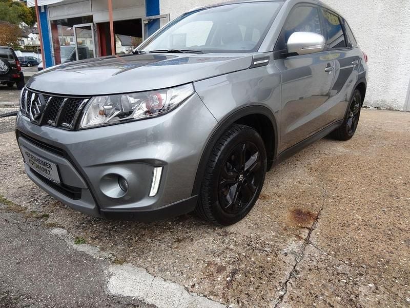 Grau Gebraucht 2018 Suzuki Vitara SUV | 18.990 € (Guter Preis) - Bild 1/4