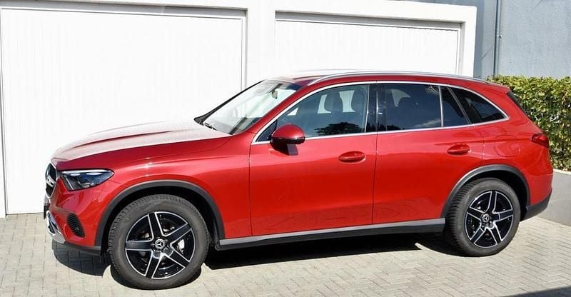 Rot Gebraucht 2024 Mercedes GLC300e AMG SUV | 57.850 € (Superpreis) - Bild 1/4
