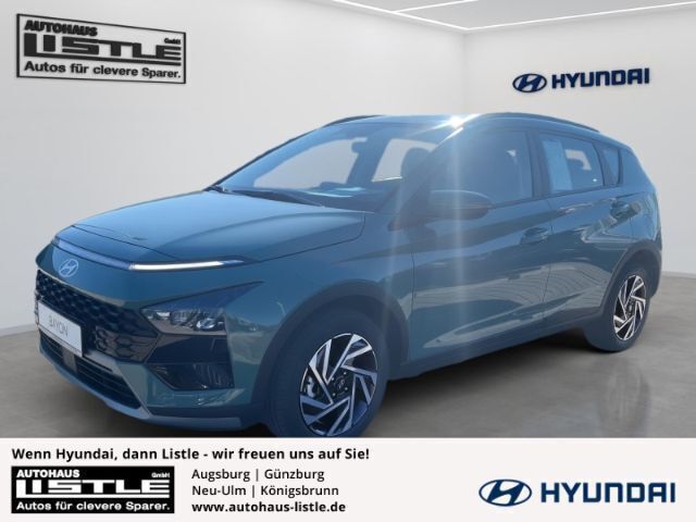 Mangrove green / mic Neu 2024 Hyundai Bayon Trend SUV | 22.785 € (Guter Preis) - Bild 1/4