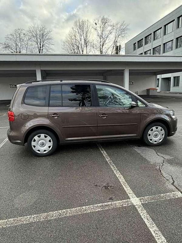 Gebraucht VW Touran Match 140 PS (102 kW) 2012 Braun Van / Kleinbus