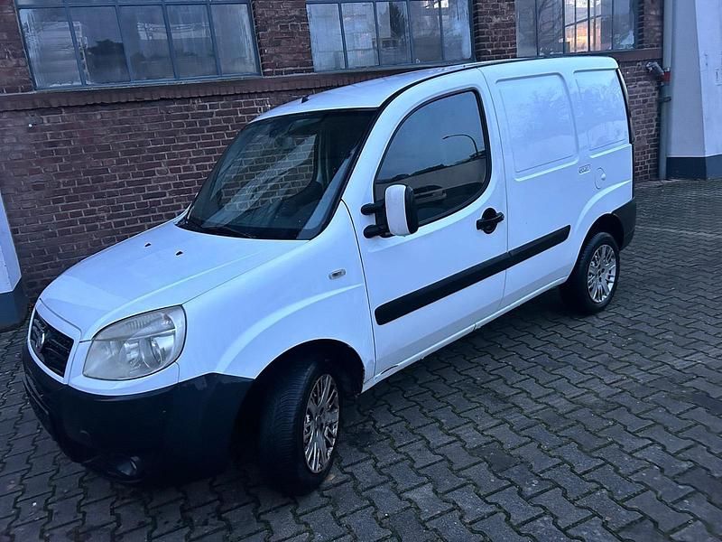 Weiß Gebraucht 2009 Fiat Doblò Van / Kleinbus | 1.999 € (Superpreis) - Bild 1/4