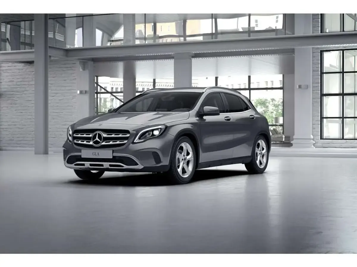 Gebraucht Mercedes GLA200 Urban 156 PS (114 kW) 2018 Grau SUV