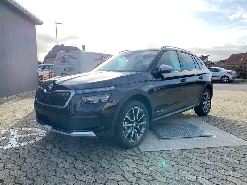 Schwarz Gebraucht 2024 Skoda Kamiq ScoutLine SUV | 25.990 € (Etwas zu teuer) - Bild 1/4