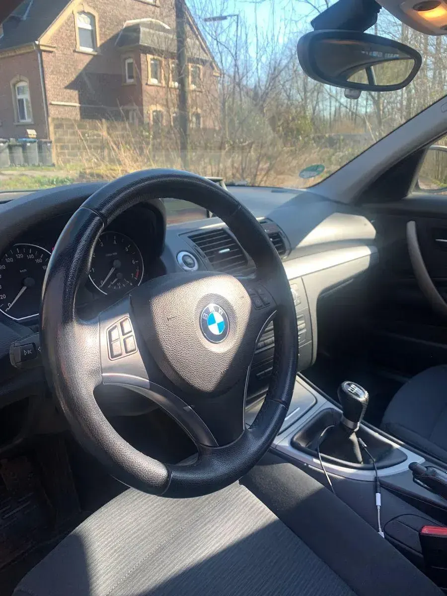 Gebraucht BMW 116 122 PS (89 kW) 2009 Schwarz Kleinwagen
