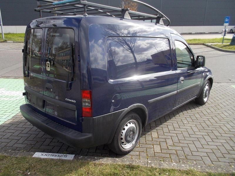 Second-hand Opel Combo 90 CP (66 kW) 2009 Albastru Monovolum