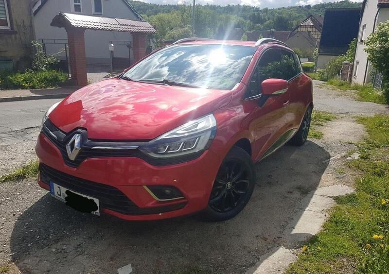 Rot Gebraucht 2017 Renault Clio GrandTour Intens Kombi | 5.949 € (Fairer Preis) - Bild 1/4