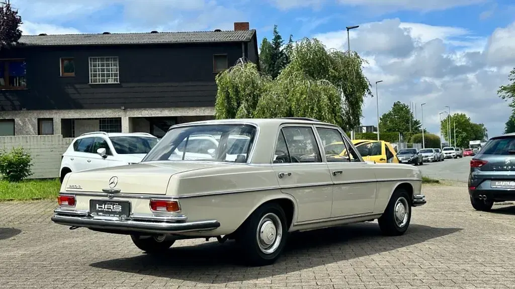 Gebraucht Mercedes 250 131 PS (96 kW) 1967 Beige Limousine