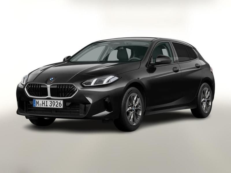 Saphirschwarz metallic saphirschwarz metallic Neu 2025 BMW 116 Performance Kleinwagen | 30.783 € (Fairer Preis) - Bild 1/4