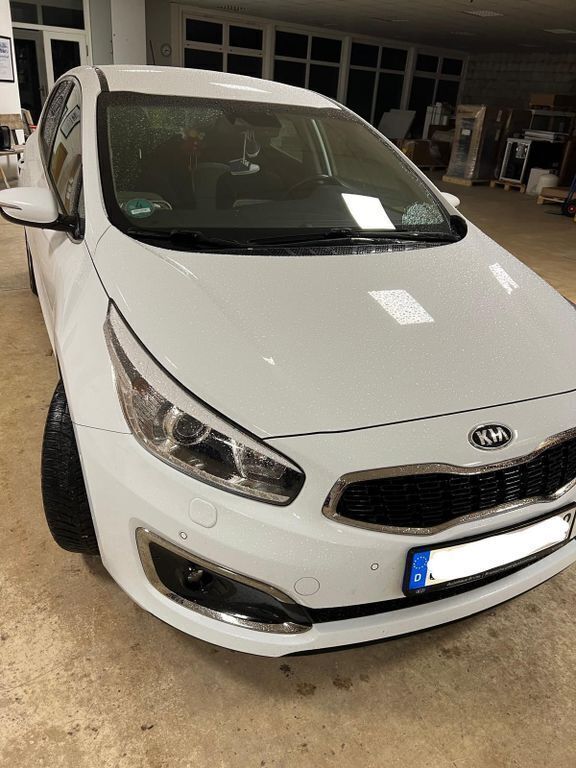 Weiß Gebraucht 2016 Kia Ceed Spirit Limousine | 7.500 € (Superpreis) - Bild 1/4