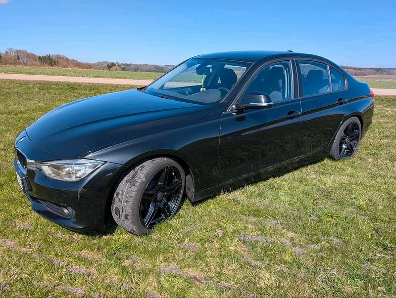 Gebraucht BMW 318 143 PS (105 kW) 2014 Schwarz Limousine