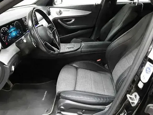 Używany Mercedes E300 211 KM (155 kW) 2021 Czarny Sedan/Limuzyna