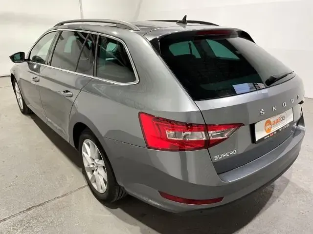 Gebraucht Skoda Superb Ambition 200 PS (147 kW) 2022 Grau Kombi