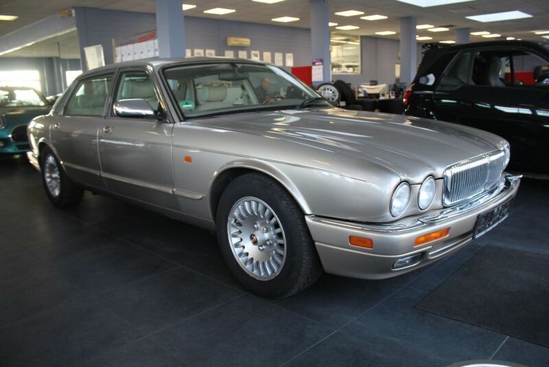 Grau Gebraucht 1996 Jaguar XJ Limousine | 19.980 € - Bild 1/4