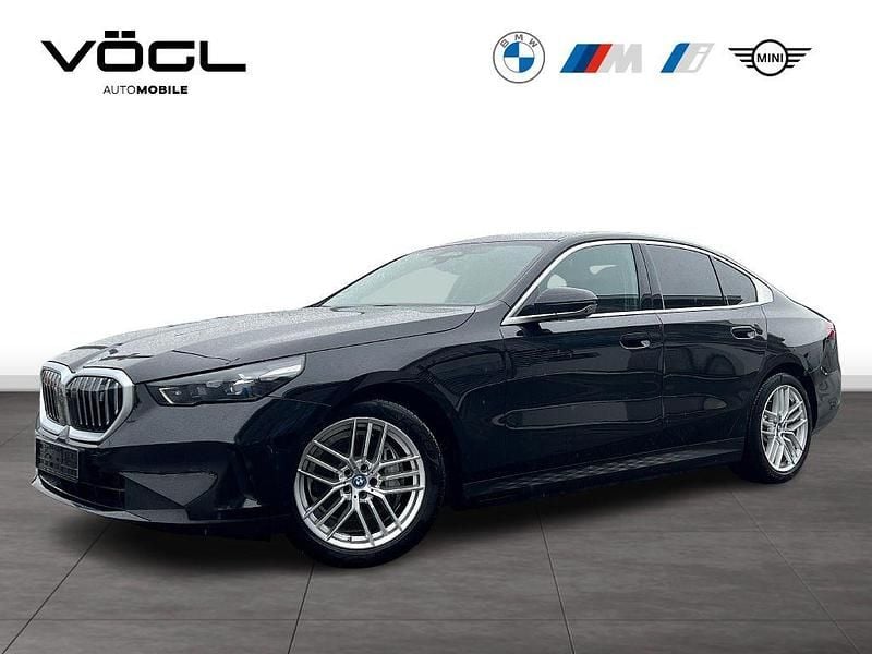 Saphirschwarz Gebraucht 2024 BMW i5 Sport Line Limousine | 54.990 € (Superpreis) - Bild 1/4