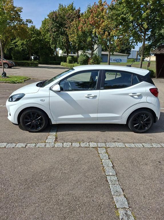 Gebraucht Hyundai i10 Select 67 PS (49 kW) 2020 Weiß Kleinwagen