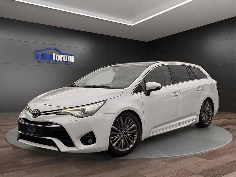 Weiß Gebraucht 2016 Toyota Avensis Executive Kombi | 14.990 € (Etwas zu teuer) - Bild 1/4