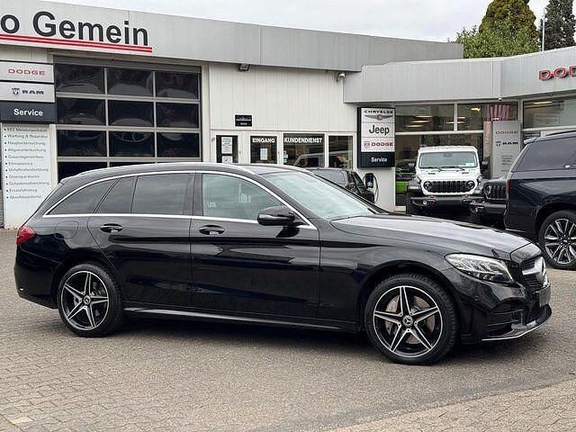 Gebraucht Mercedes C400 AMG line 333 PS (244 kW) 2018 Ung. schwarz  unilack Kombi