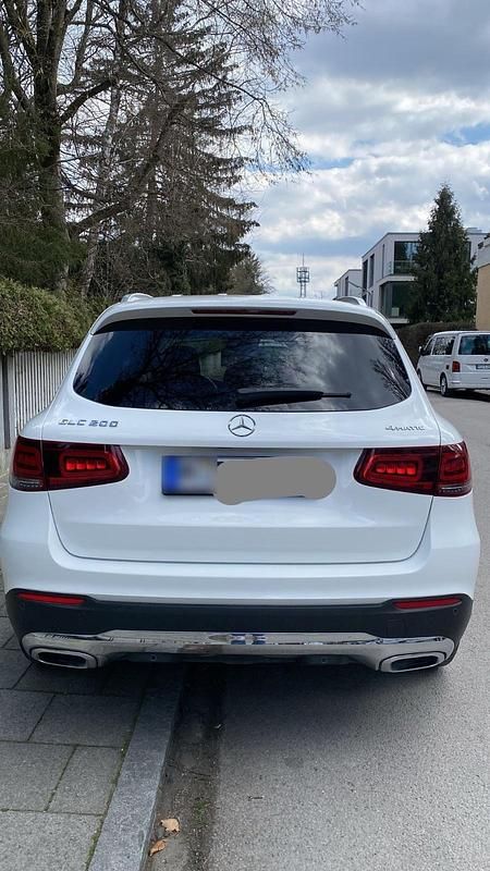 Gebraucht Mercedes GLC200 AMG 2022 Weiß SUV
