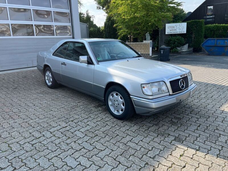 Silber Gebraucht 1994 Mercedes 320 Coupé | 18.999 € - Bild 1/4