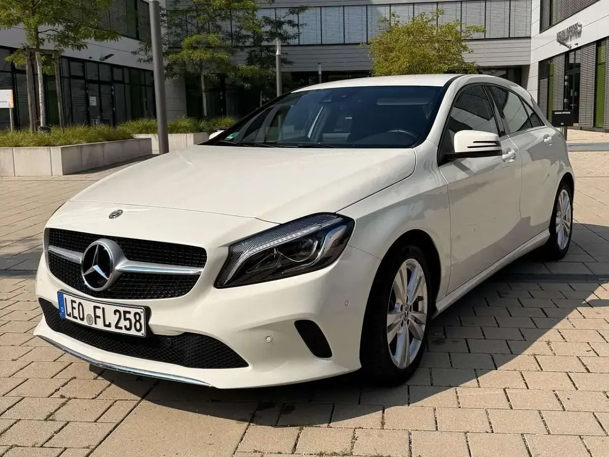 Gebraucht Mercedes 180 AMG 122 PS (89 kW) 2018 Weiß Limousine