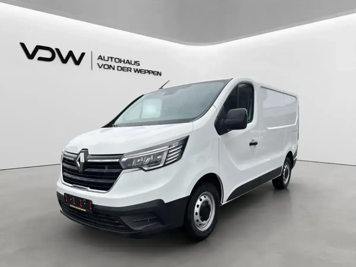 Gebraucht Renault Trafic Komfort 81 PS (59 kW) 2023 Weiß Van / Kleinbus