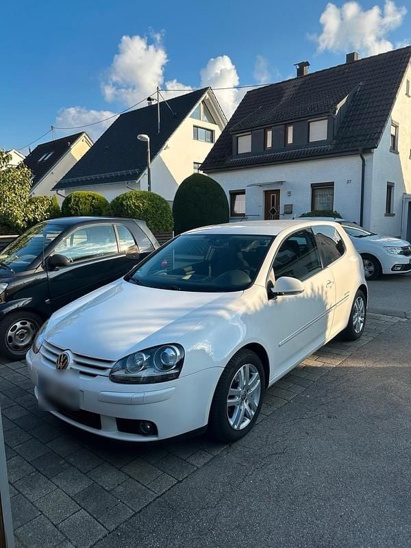 Weiß Gebraucht 2008 VW Golf V Kleinwagen | 5.990 € (Teuer) - Bild 1/4