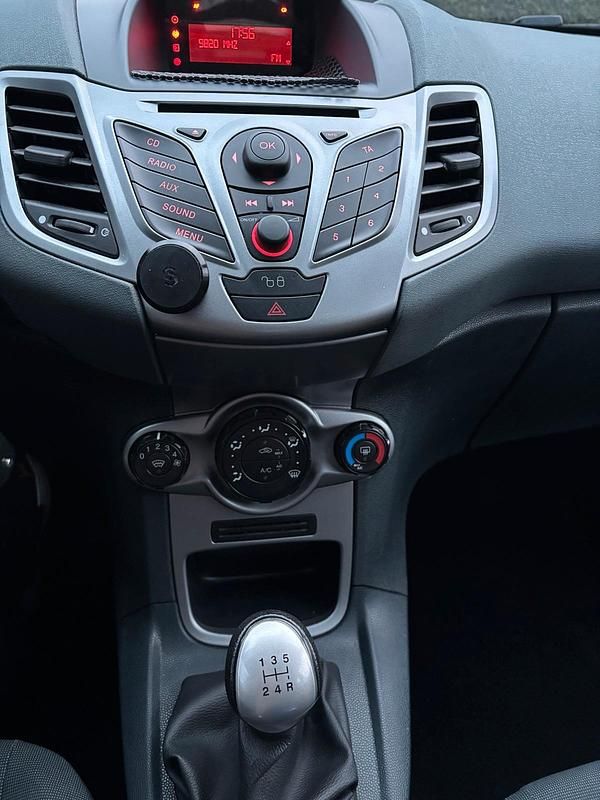 Gebraucht Ford Fiesta 82 PS (60 kW) 2011 Schwarz Kleinwagen